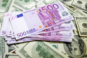 اليورو عند أعلى مستوى له منذ منتصف أذار ..والدولار يهبط