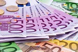 اليورواليورو يتراجع أمام الدولار على خلفية التوتر حول تركيا