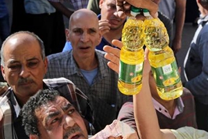 مسؤول: مصر ترفع سعر السكر المدعم 14% والزيت 20% اعتبارا من يوم الأربعاء
