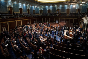  في اللحظة الأخيرة.. الكونغرس الأمريكي يتجنب الإغلاق الحكومي بتمرير مشروع قانون مؤفت