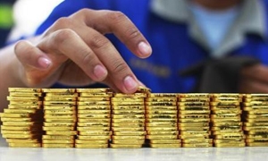 الذهب العالمي يواصل الصعود للاسبوع الثالث ويرتفع بنسبة 3% بدعم من تراجع الدولار