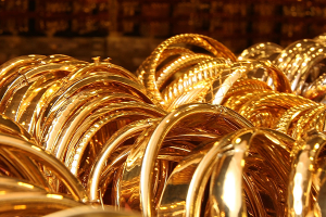 غرام الذهب في سورية يتراجع اليوم بقيمة 7 آلاف ليرة سورية  ...و الأونصة الذهبية عند 6 ملايين 