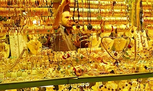  الذهب في سورية يرتفع لـ6400 ليرة..جزماتي: 600 أونصة ذهبية سورية مبيعات دمشق لوحدها لغاية الآن