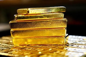 صعود الدولار يهبط بالذهب من أعلى مستوى له في 6 أسابيع