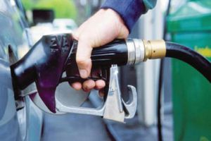 محروقات: لا تعليمات رسمية حول تعبئة البنزين حسب نمرة السيارة