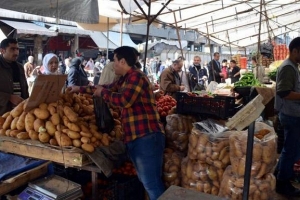 وزير التموين: جميع السلع الغذائية الاساسية متوفرة في الأسواق
