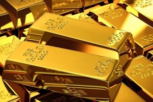 الذهب مستقر قرب ذروة قياسية عالمياً مع استمرار المخاوف بشأن الفيروس