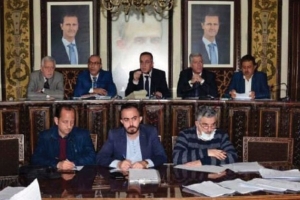 رئيس مجلس محافظة دمشق يطلب من أحد الأعضاء مغادرة القاعة بسبب الضحك! 
