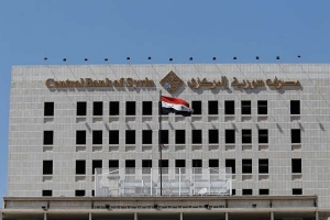 حاكم المركزي: لا يمكن معالجة تذبذبات سعر الصرف بالدفع الإلكتروني وحده