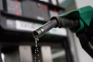 الحكومة ترفع سعر البنزين المدعوم إلى 450 ليرة وغير المدعوم إلى 650 ليرة