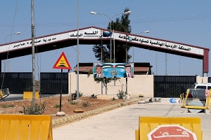 بدء دخول السيارات العالقة بين سوريا والأردن.. وبطاقات فيزا للسوريين إلى السعودية 