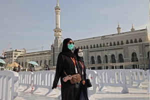 ( أصبحنا مستقلات ).. سماح السعودية للنساء بالحج دون مَحرَم أشبه بـ بحلم ومعجزة  (صور)