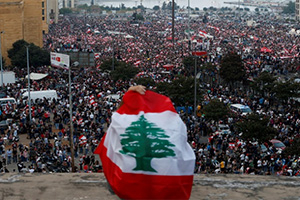 كيف أثرت أزمة لبنان على تراجع قيمة الليرة السورية أمام الدولار