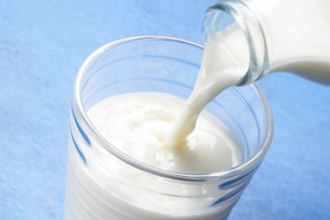 سؤال تطرحه جمعية حماية المستهلك: ما السبب وراء ارتفاع سعر الحليب؟