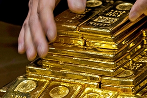 الذهب يصل الى أعلى مستوياته في 10 أشهر... فما السبب؟