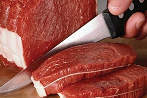 إنخفاض الطلب على اللحوم الحمراء و البيضاء في دمشق 50 بالمئة!!