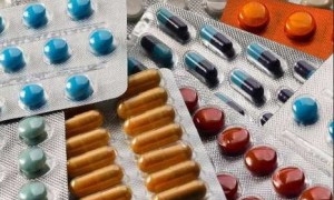 صيادلة  : 50% نسبة الأدوية المستوردة من القطاع الخاص