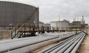 حركة برقة تتحدى طرابلس وتتعهد ببيع النفط من مرافئ تسيطر عليها