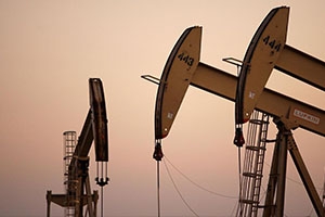 النفط قرب أعلى مستوياته منذ 2015