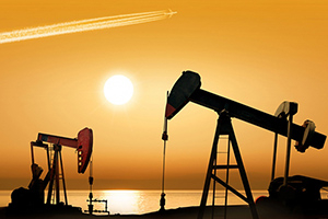 أسعار النفط تتجه إلى تحقيق مكاسب أسبوعية
