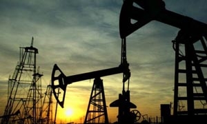 النفط الأمريكي وخام برنت  يغلقان على انخفاض