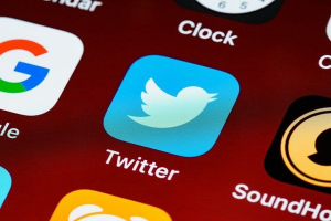 بعد تولى إيلون ماسك مسؤوليتها: تراجع عائدات وأرباح «تويتر» بنسبة 40 في المئة
