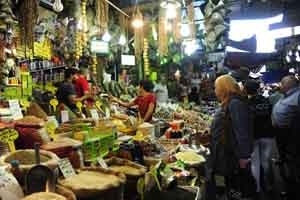 أسواق دمشق تسجل  340 ضبطاً تموينياً خلال 10 أيام .. و60% إنخفاض بأسعار الخضر والفواكه