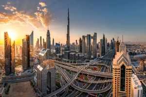 دبي.. إطلاق أول برج في العالم يحمل علامة «مرسيدس بنز»