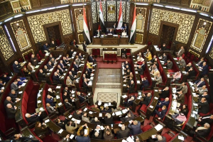 مجلس الشعب السوري يصوت بالأغلبية لرفع الحصانة وسحب الثقة عن نائب لأسباب قضائية: ما هي الأسباب؟ 
