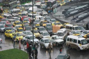 مسؤول يقول: أزمة المرور في دمشق سببها زيادة عدد السيارات!