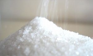 التجارة الخارجية تعلن عن مناقصة لشراء 100 ألف طن سكر