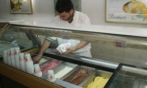 في دمشق.. العصير والبوظة .. أسعارها تسابق حرارة الصيف