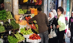 الخضار تحافظ على أسعارها المرتفعة في دمشق..وزيادة كميات الموز المطروحة