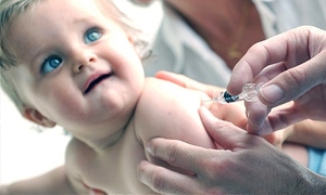 الصحة تطلق يوم غداً حملة تلقيح ضد شلل الأطفال
