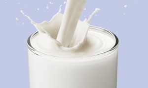 مصدر رسمي: تمديد قرار استيراد الحليب السائل لمدة 6 أشهر
