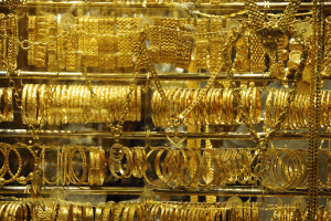 تراجع أسعار الذهب في سوريا اليوم ..الغرام ينخفض 10 آلاف والأونصة الذهبية عند 31 مليون ليرة