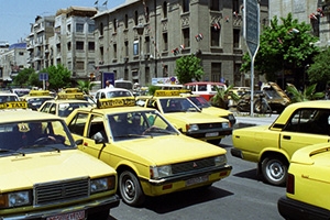 من المهاجرين إلى المزة 500 ليرة عالراكب!! التكسي السرفيس يجول العاصمة دمشق