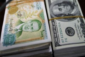 باحث اقتصادي: تحديد سعر الدولار بـ500 ليرة بموازنة 2018 سيرفع من قيمة الليرة أكثر