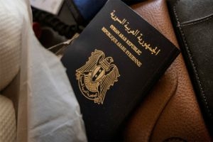 الهجرة والجوازات توضح قصة لصاقة تمديد جوازات السفر