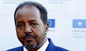 الرئيس الصومالي يقول إن محافظ البنك المركزي السابق 