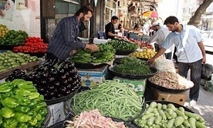 البندورة بـ200 ليرة للكيلو والخيار بـ300 ليرة..أسعار الخضار تحلق في أسواق دمشق