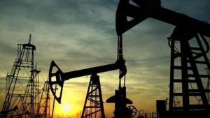 أسعار النفط تحافظ على تباينها