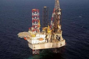 النفط يواصل تحقيق المكاسب عالمياً بدعم من تجارب لقاح كورونا