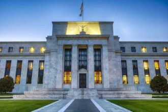 وزيرة أميركية سابقة تحذر: التحقيق مع رئيس الفيدرالي سيربك الأسواق