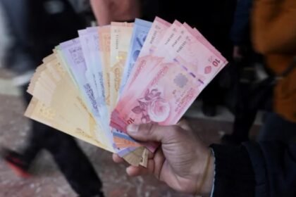 رواتب المتقاعدين في سورية.. رسائل نصية لتنظيم المواعيد وخدمة "توصيل للمنزل" بـ 100 ليرة فقط