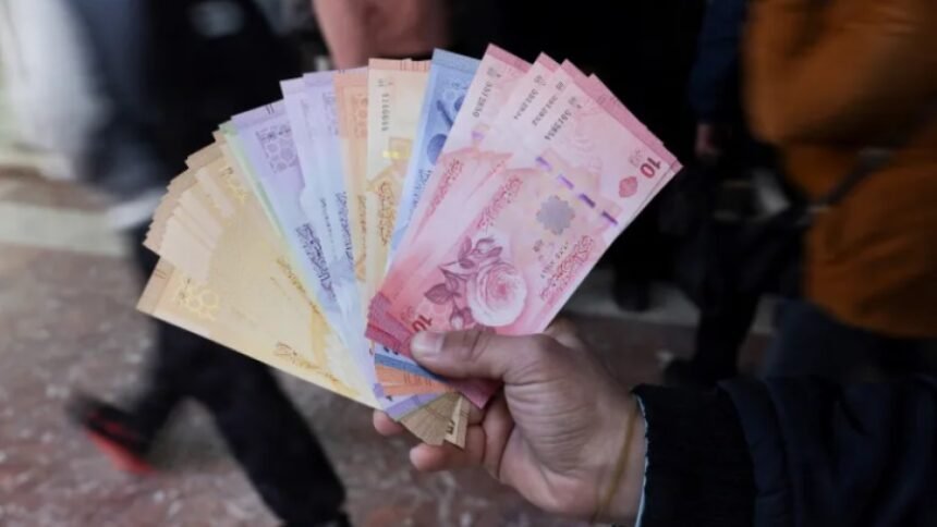 رواتب المتقاعدين في سورية.. رسائل نصية لتنظيم المواعيد وخدمة "توصيل للمنزل" بـ 100 ليرة فقط