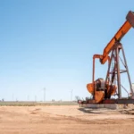 لغز "الذهب الأسود": لماذا تتراجع أسعار النفط رغم عواصف أمريكا وتوترات الشرق الأوسط؟