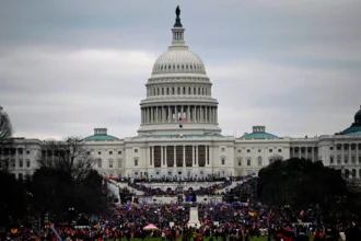واشنطن تحت وطأة "الإغلاق الجزئي": خلافات الهجرة تُجمد ميزانية الحكومة الأمريكية