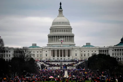 واشنطن تحت وطأة "الإغلاق الجزئي": خلافات الهجرة تُجمد ميزانية الحكومة الأمريكية