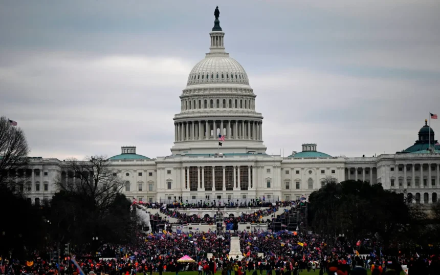 واشنطن تحت وطأة "الإغلاق الجزئي": خلافات الهجرة تُجمد ميزانية الحكومة الأمريكية